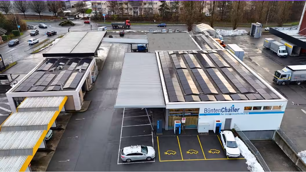 Unsere neue Photovoltaik-Anlage ist am Start